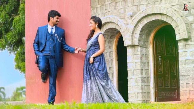 Pada 17 Agustus 2018, mereka menyelenggarakan resepsi untuk merayakan pernikahan mereka. Kali ini, ratusan orang menghadiri acara tersebut, tetapi orangtua Amrutha tidak muncul. Menurut dokumen pengadilan, rupanya ayah Amrutha, sudah mulai berencana untuk membunuh Pranay. Pria berusia 57 tahun itu menyewa pembunuh untuk membunuh menantunya. Foto: Screenshot Youtube Amrutha Varshini