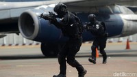 Latihan Anti Lawan Bajak Udara (Albara) 2019 digelar di Bandara Soekarno-Hatta, Tangerang, Jumat (23/8).