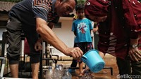 Pemprov dan DPRD DKI Jakarta memutuskan pencari suaka harus meninggalkan lahan eks Kodim Jakarta Barat pada 31 Agustus 2019.