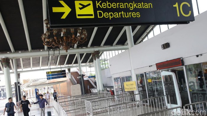 Untuk pertama kalinya sejak 1985, Terminal 1C Bandara Soekarno Hatta akhirnya dilakukan revitalisasi. Hal itu guna meningkatkan pelayanan dan kapasitas jumlah penumpang.