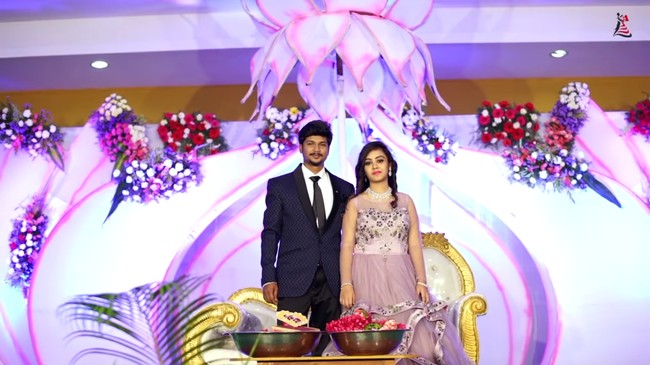 Kisah cinta pasangan asal India Pranay Perumalla dan Amrutha Varshini berakhir tragis setelah memutuskan untuk kawin lari. Pernikahan mereka tak disetujui oleh orangtua Amrutha karena berbeda kasta. Sang ayah yang diketahui bernama Rao kemudian menyewa pembunuh bayaran Rp 2,1 miliar untuk membunuh menantunya. Foto: Youtube