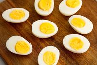 Ini Cara Praktis Rebus Telur Pakai Teko Listrik