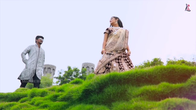 Pada saat itu, Amrutha sedang belajar mode, sementara Pranay sedang belajar teknik, tetapi mereka memutuskan bahwa perjuangan mereka untuk cinta sangat penting. Pada 30 Januari 2018, Amrutha dan Pranay melarikan diri dengan rencana memulai bisnis di Australia. Mereka kemudian mengajukan aplikasi untuk paspor dan belajar untuk tes kecakapan berbahasa Inggris. Foto: Screenshot Youtube Amrutha Varshini