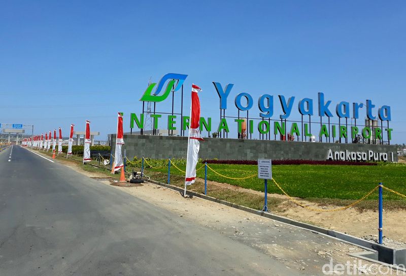 Beroperasinya Yogyakarta International Airport (YIA) belum dibarengi dengan jadwal penerbangan internasional, sehingga penerbangan internasional dapat tersedia tahun depan.