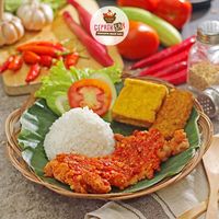 Makan Siang Puas dengan Ayam Geprek Kekinian Rp 15 Ribu!