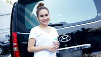 Ayu Ting Ting saat ditemui di studio Trans TV, Kapten Tendean, Jakarta Selatan pada Kamis (22/8). Pool/Palevi S/detikFoto.