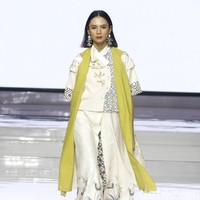 Fashion show koleksi Danny Satriadi Way of Loves yang terinspirasi motif capung, di Jakarta Fashion & Food Festival 2019. Kelapa Gading. Jakarta. [Senin, 19/08/2019]. Foto: Mohammad Abduh/Wolipop