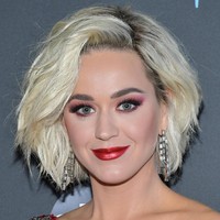 Katy Perry tidak percaya diri dengan kondisi wajahnya yang mudah berjerawat di usia 20-an. Dia sudah menjalani berbagai perawatan untuk menghilangkan jerawat tapi belum ada yang menunjukkan hasil signifikan. Foto: Amy Sussman/Getty Images