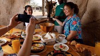 Semua menu makanan yang ditawarkan di sini cukup beragam. Ada hidangan khas Arab, sampai hidangan internasional. Foto: Istimewa
