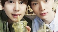 Menyedot jus jeruk, wajah imut Ahn Jae Hyun jadi sorotan. Nama Ahn Jae Hyun dikenal lewat drama Blood hingga Cinderella with Four Knights. Foto: Instagram ahnjaehyun00