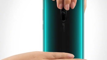 Selain pamer warna, penampakan Redmi Note 8 Pro ini juga memberi gambaran seperti apa perangkat itu dalam genggaman tangan. (Foto: Dok. Redmi via GizmoChina)