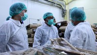 Gubernur Jabar Ridwan Kamil meresmikan pabrik coklat Barry Callebaut di Cimanggung, Kabupaten Sumedang, Jawa Barat. Kali ini produsen cokelat terkemuka asal Zurich Swiss ini bermitra dengan perusahaan makanan yang ada di Indonesia Garudafood.