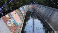 Bertandang ke Kali Pepe di Solo kini, traveler tak hanya bisa melihat sungai bersejarah kutha sala. Ada juga mural sarat pesan toleransi dan kebhinnekaan (Randy/detikcom)