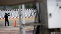 Penembak jitu juga dikerahkan dalam penanganan pembajakan pesawat.