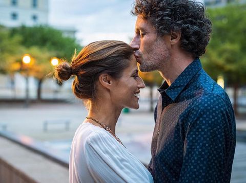 8 Jenis Ciuman dan Arti Tersembunyi di Baliknya