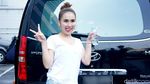 Pose Gadis Instagram Ala Ayu Ting Ting