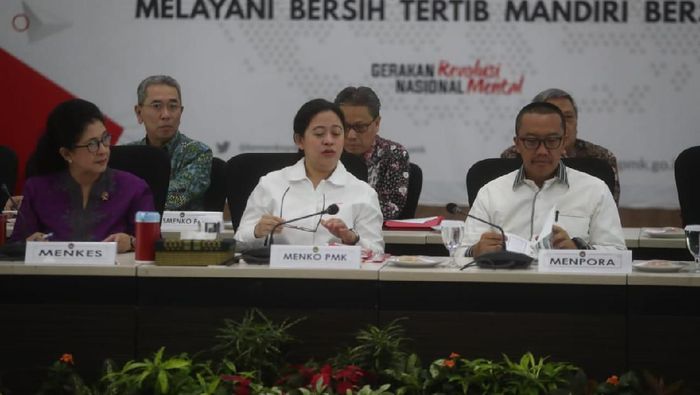 Menpora Imam Nahrawi melakukan rapat internal bersama Menteri Koordinator Pembangunan Manusia dan Kebudayaan Puan Maharani, serta kementerian terkait. (dok. Humas Kemenpora) Menpora Imam Nahrawi melakukan rapat internal bersama Menteri Koordinator Pembangunan Manusia dan Kebudayaan Puan Maharani, serta kementerian terkait. (dok. Humas Kemenpora)