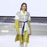 Fashion show koleksi Danny Satriadi Way of Loves yang terinspirasi motif capung, di Jakarta Fashion & Food Festival 2019. Kelapa Gading. Jakarta. [Senin, 19/08/2019]. Foto: Mohammad Abduh/Wolipop