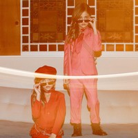 Clements Twins (@clementstwins). Banyak pula anak kembar yang mencuri perhatian di Instagram, salah satunya Ava Marie dan Lea Rose Clement. Kembar cantik yang sudah menjadi model tersebut kini punya 1,4 juta pengikut dan sering berbagi foto pemotretan mereka. Foto: Instagram