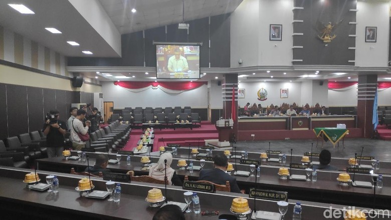 DPRD Tindaklanjuti Rekomendasi Pansus Minta MA Periksa Gubernur Sulsel DPRD Tindaklanjuti Rekomendasi Pansus Minta MA Periksa Gubernur Sulsel