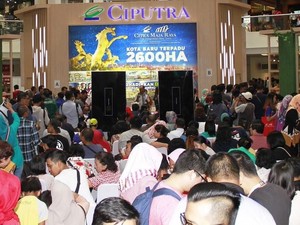 Ribuan Calon Pembeli Antre Daftar Rumah di Citra Maja Raya