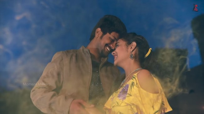 Pada 14 September 2018, kamera CCTV menangkap Amrutha, Pranay dan ibunya meninggalkan Rumah Sakit Jyothi setelah janji dengan dokter. Mereka berbicara dan berjalan ketika tiba-tiba seorang pria muncul di belakang dengan pisau daging besar di tangan kanannya. Dia memukul kepala dan leher Pranay dua kali, yang langsung membunuhnya. Foto: Screenshot Youtube Amrutha Varshini