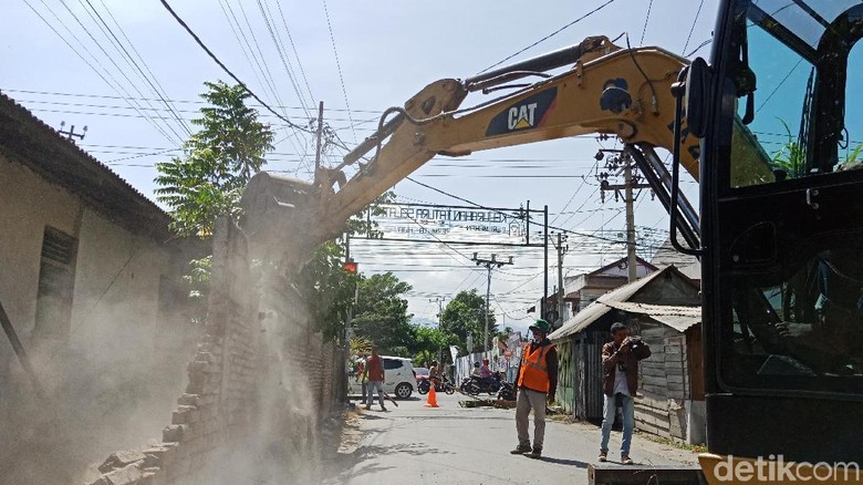 40 Bangunan di Palu Dirobohkan untuk Proyek Jembatan V 40 Bangunan di Palu Dirobohkan untuk Proyek Jembatan V