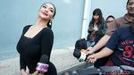 Kenakan Dress Ketat, Siva Aprilia Pamer Lekuk Tubuh