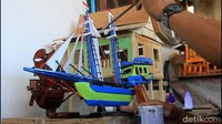 Meski awalnya hanya iseng, Gunawan Gusyar, warga perumahan Sulindo, Kelurahan Bontoa, Kecamatan Mandai, Maros, Sulawesi Selatan, akhirnya serius menggeluti usaha barunya sebagai pembuat miniatur rumah adat Bugis Makassar dan perahu pinisi.