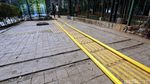 Trotoar dan Badan Jalan di Melawai Dikotori Galian Tanah