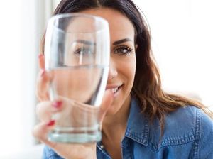 Minum Air Dingin Usai Makan Bikin Lemak Mengendap di Tubuh? Ini Kata Ahli