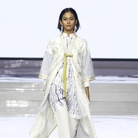 Fashion show koleksi Danny Satriadi Way of Loves yang terinspirasi motif capung, di Jakarta Fashion & Food Festival 2019. Kelapa Gading. Jakarta. [Senin, 19/08/2019]. Foto: Mohammad Abduh/Wolipop
