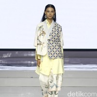 Fashion show koleksi Danny Satriadi Way of Loves yang terinspirasi motif capung, di Jakarta Fashion & Food Festival 2019. Kelapa Gading. Jakarta. [Senin, 19/08/2019]. Foto: Mohammad Abduh/Wolipop