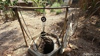 Sumur warga di Cibarusah, Kabupaten Bekasi ini juga mengering akibat kemarau yang panjang.