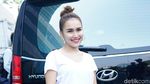 Pose Gadis Instagram Ala Ayu Ting Ting