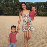 Sosialita cantik ini selalu mendapat pujian netizen setiap memamerkan foto di Instagramnya. Selain punya wajah yang menarik, Sonya Davison Sanchez pun dipuji memiliki tubuh semampai, padahal sudah melahirkan anak kembar.  Foto: Instagram @sonyadsanchez