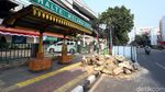 Trotoar dan Badan Jalan di Melawai Dikotori Galian Tanah