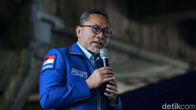 PAN Rayakan HUT Ke-21 di Kolong Tol