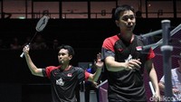 Dalam pertandingan di St. Jakobshalle, Kamis (22/8/2019), Hendra/Ahsan mengalahkan pasangan nonunggulan dari Skotlandia, Alexander/Adam.  ANTARA FOTO/Hafidz Mubarak.