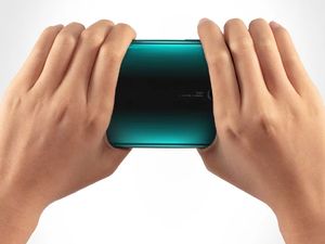 Unik! Uji Ketahanan Redmi Note 8 Pro Libatkan Angkat Besi
