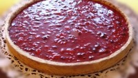 Ini adalah La Tarte aux pralines, dibuat dengan praline merah muda yang dicampur dengan creme fraiche yang diletakkan di tengah-tengah pastry tersebut. Foto: istimewa