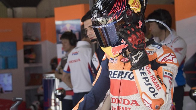 Jorge Lorenzo Kibarkan Bendera Putih Kejar Podium