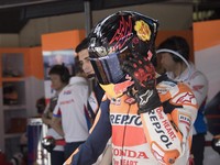 Jorge Lorenzo Kibarkan Bendera Putih Kejar Podium