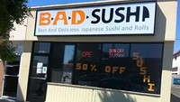 Pakai nama Bad Sushi pengunjung dibuat tertawa dengan restoran sushi yang satu ini. Banyak juga yang penasaran dengan rasa sushinya. Foto: Istimewa