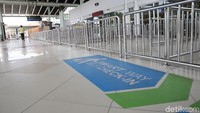 Pengembangan Terminal 1 dilakukan secara bertahap dimulai dari Terminal 1C, menyusul kemudian 1B dan 1A. Selama dilakukan penataan, Terminal 1C tidak dapat dioperasikan untuk sementara waktu.