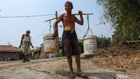 Hal seperti ini rutin terjadi saat musim kemarau tiba.