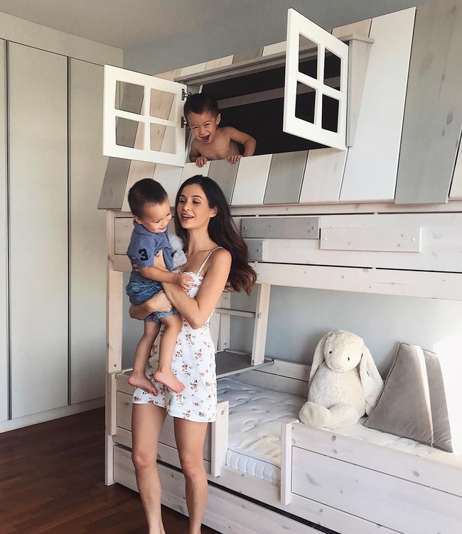 Selama hamil pun, Sonya mengaku melakukan diet sehat. Kamu tidak perlu benar-benar makan untuk berdua hanya karena kamu hamil, saran Sonya. Sonya juga mengungkapkan bahwa menyusui membantunya lebih cepat menyusutkan berat badan pasca kehamilan. Foto: Instagram @sonyadsanchez