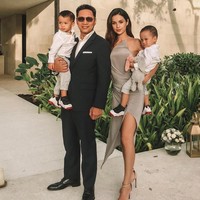 Sonya Davison merupakan model asal Inggris yang saat ini tinggal di Singapura bersama suaminya Judd Sanchez. Namanya sempat jadi sensasi di 2017 setelah ia melahirkan anak kembar.  Foto: Instagram @sonyadsanchez