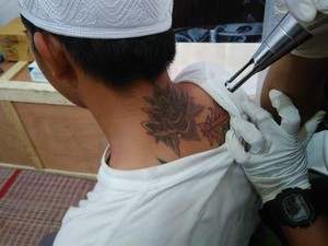 Puluhan Anak Punk dan Jalanan di Tebet Hapus Tato demi Hijrah