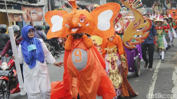 Melihat kemeriahan festival gajah di Kota Cimahi